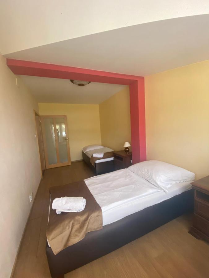 Konsky Dvor Hotel Brzotin Bagian luar foto