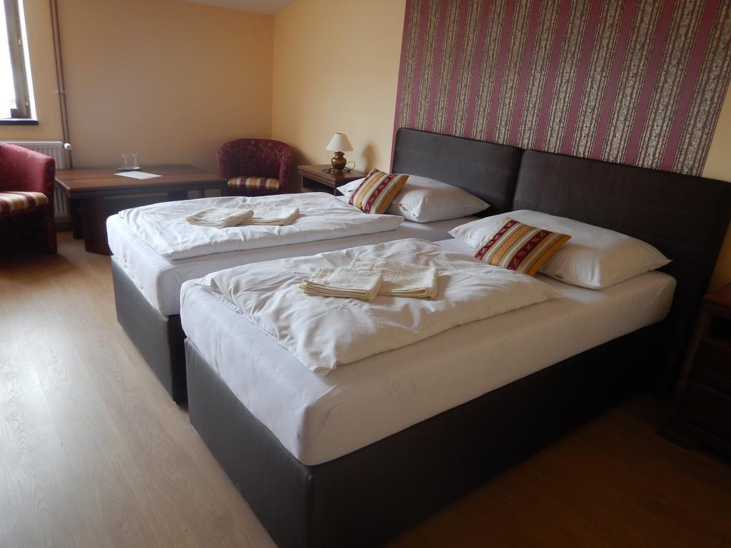 Konsky Dvor Hotel Brzotin Ruang foto